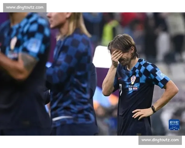 寂静的蓝白:梅西在卢赛尔更衣室的 45 分钟 寂静的蓝白:梅西在卢赛尔更衣室的 45 分钟