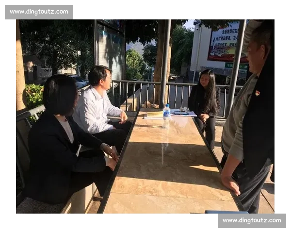 向余望:绿茵急行路上,批评为镜,初心不坠 向余望:绿茵急行路上,批评为镜,初心不坠