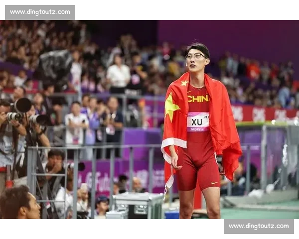 110 米栏惊天逆转!眼镜飞人 徐卓一连超 5 人摘牌 110 米栏惊天逆转!眼镜飞人 徐卓一连超 5 人摘牌