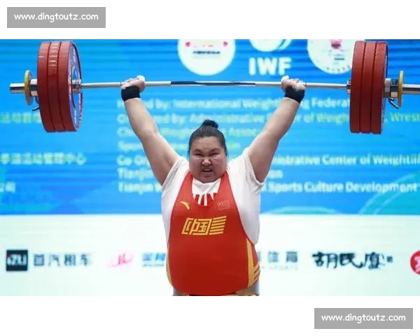 稳稳上分！奥运冠军李雯雯携 iPhone 17 Pro 为马尾文旅续航